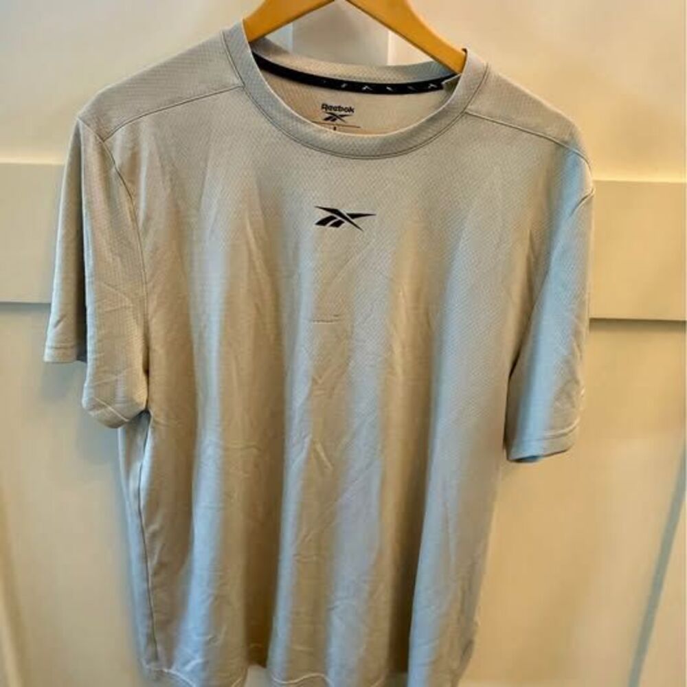 Lot of 6 Men’s Running Athletic Shirts Tanks Nike Under Armour Reebok Size Large - Picture 6 of 9